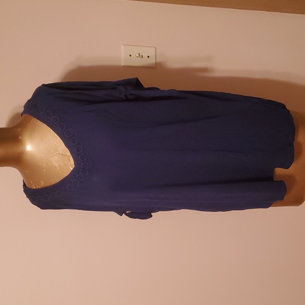 ‼️3/$18‼️Ladies Navy Cold Shoulder Top